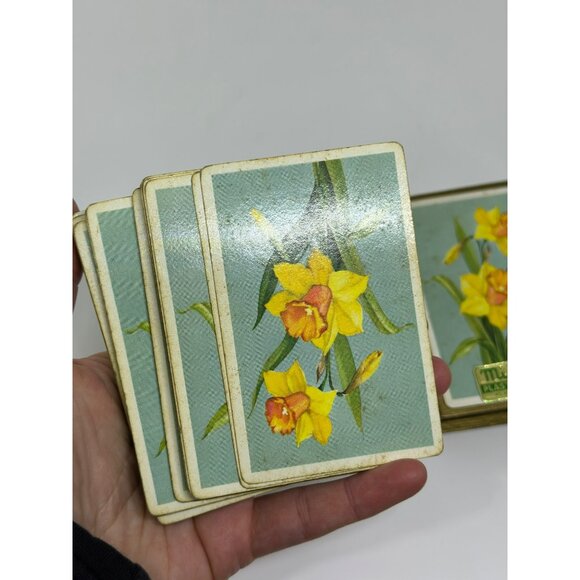 VTGMidway Plastic Coated Playing Cards With Daffodil Design In Gold Textured Box - Picture 5 of 6